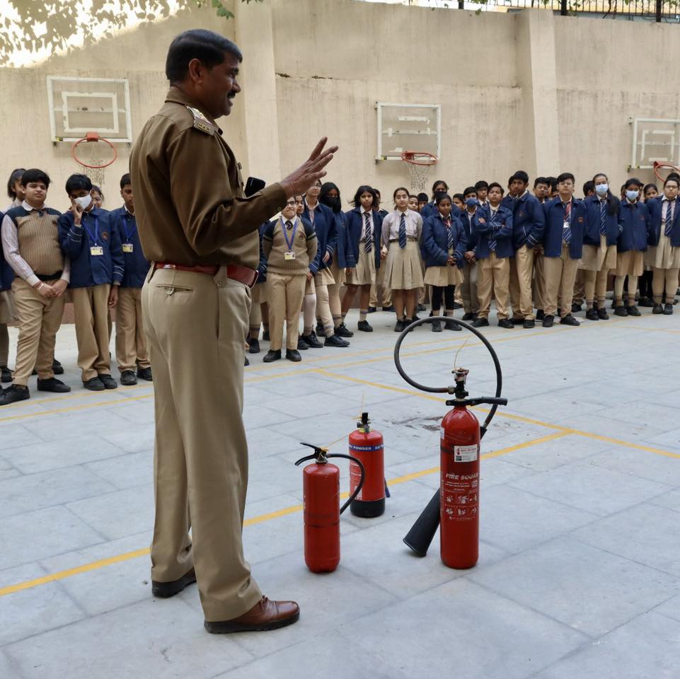 A mock fire and evacuation drill was conducted for students and teachers-3