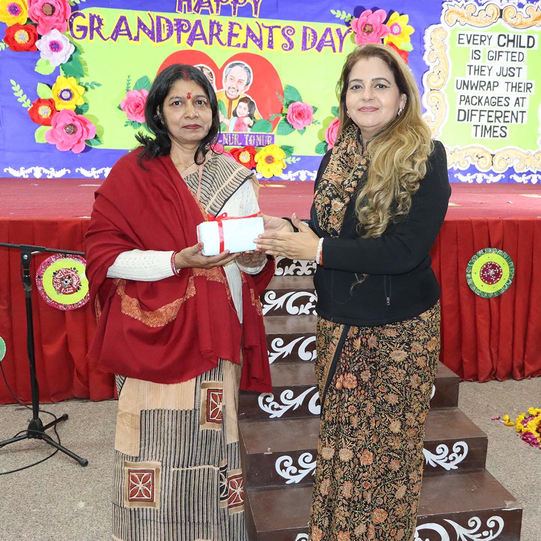 students of grades Pre- Nursery and Nursery organised Grandparents day!-5